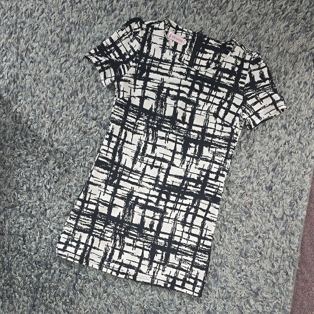Stylish Black and White Patterned Dress